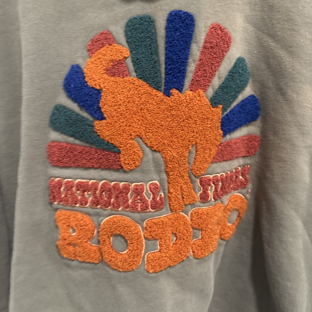 National Finals Rodeo Women's NFR Cut Off Sweatshirt Sz M Horse DAMAGE READ - Picture 2 of 13
